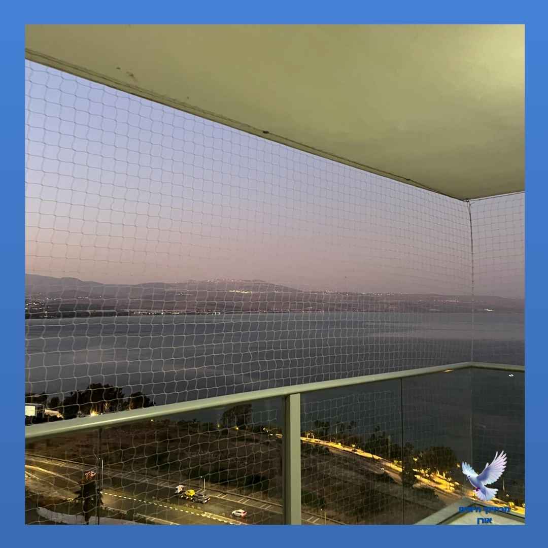 טבריה התקנת רשת שקופה למרפסת שמש
